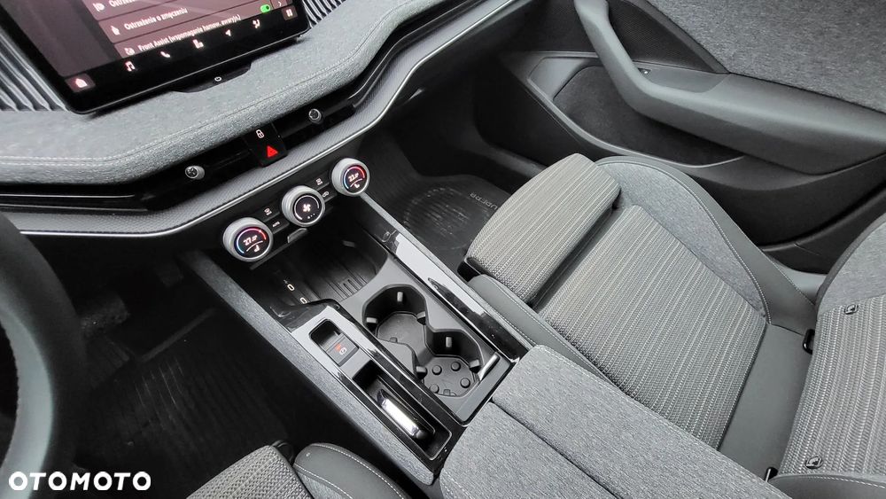 Skoda Superb 1.5 TSI mHEV Selection DSG - 25
