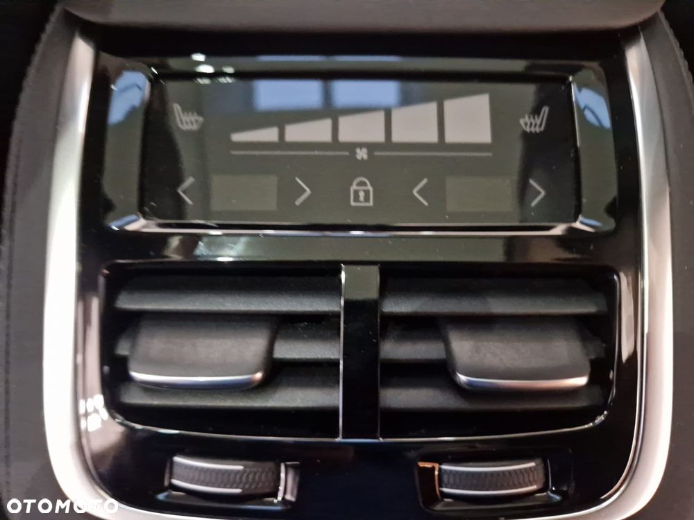 Volvo XC 90 T8 AWD Plug-In Hybrid Plus Black Edition 7os - 37
