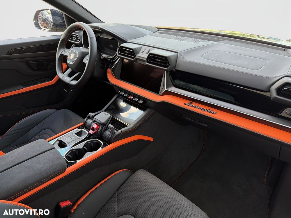 Lamborghini URUS - 11