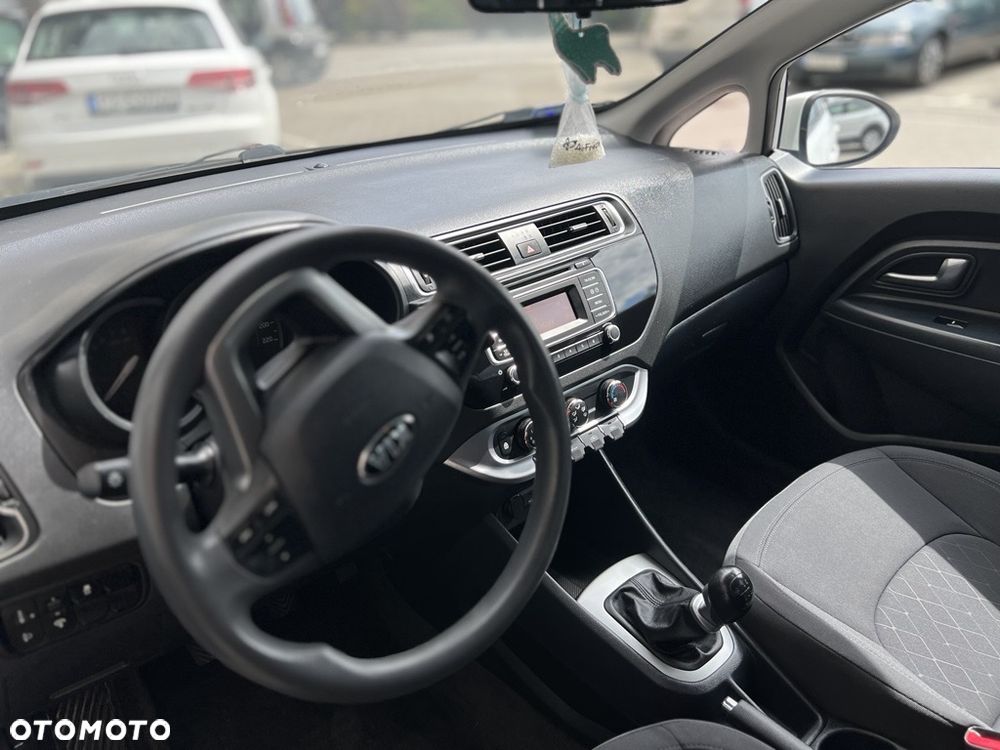 Kia Rio 1.4 M - 10
