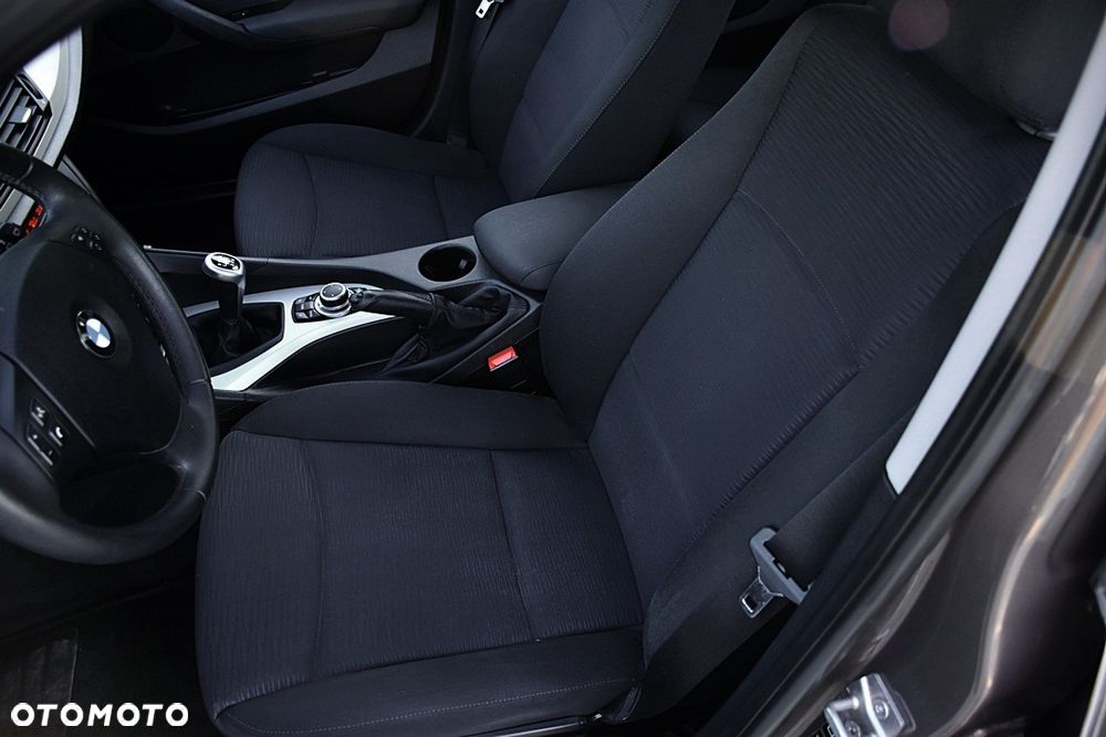 BMW X1 sDrive18d xLine - 32