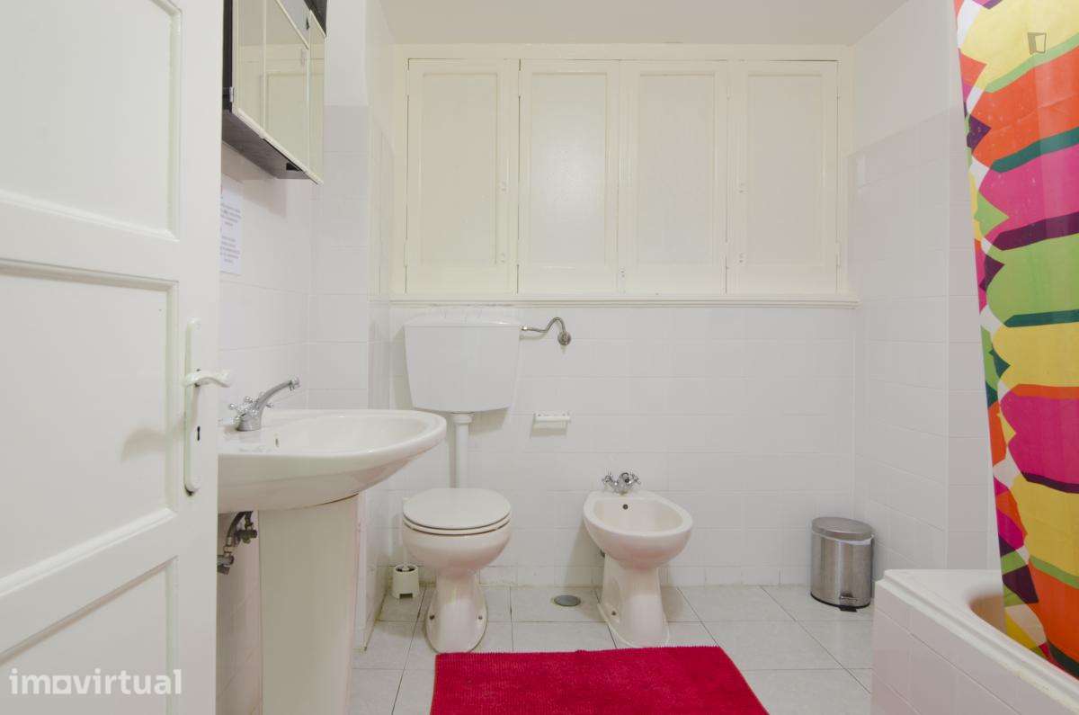 Quarto - localizado em Intendente Lisbon - Grande imagem: 2/21