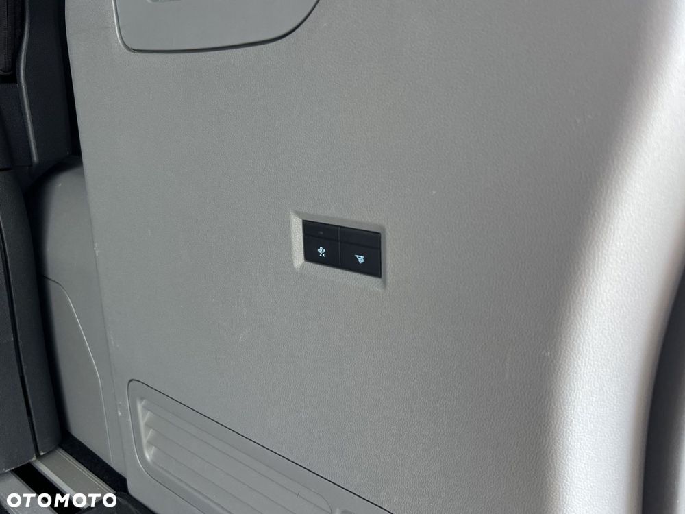 Ford Tourneo Custom - 19