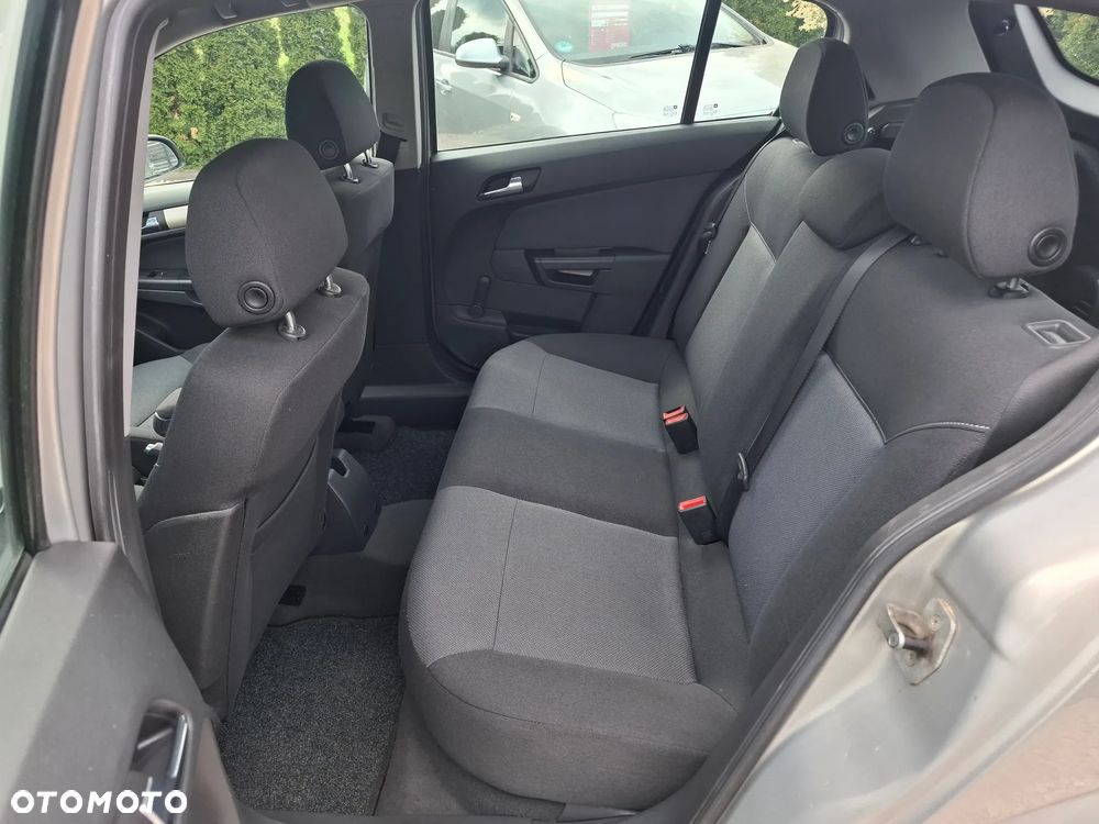 Opel Astra 1.6 NAVI - 22