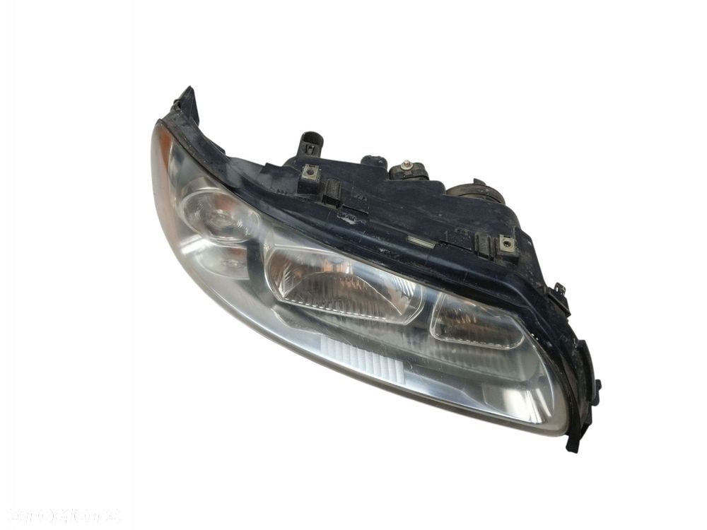 LAMPA REFLEKTOR PRAWY PRZÓD VOLVO XC70 I LIFT S60 I V70 II (04–07) 30698836 - 2