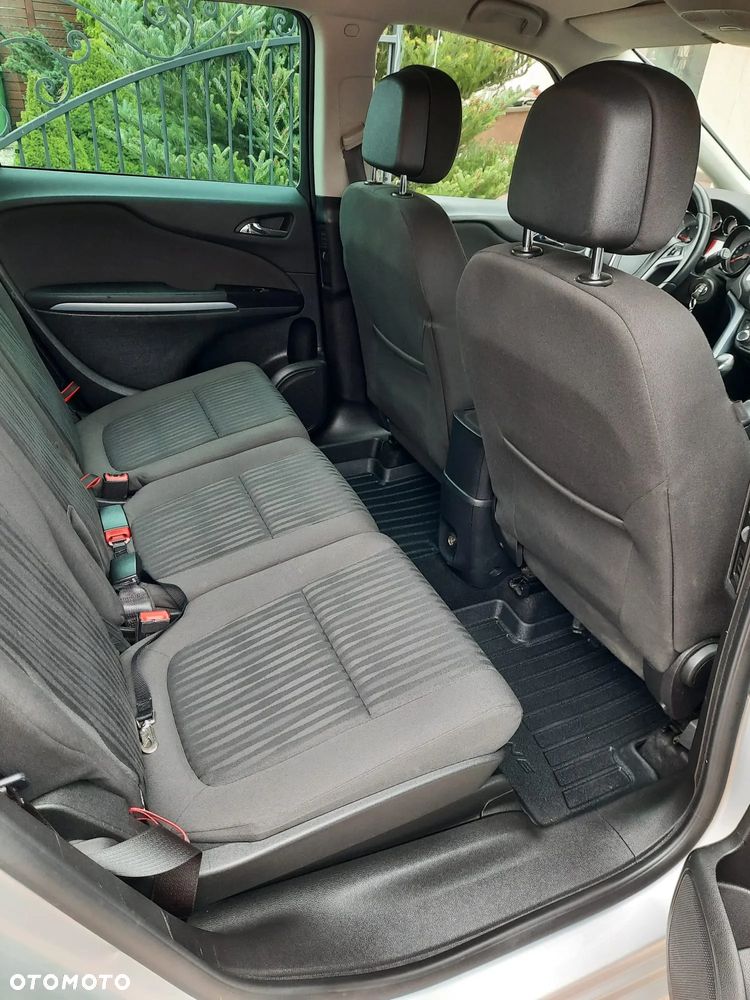 Opel Zafira - 25