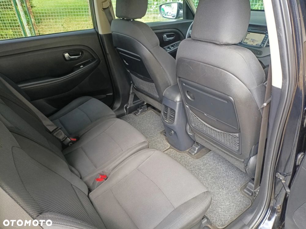 Kia Carens 1.7 CRDi L 7os - 17