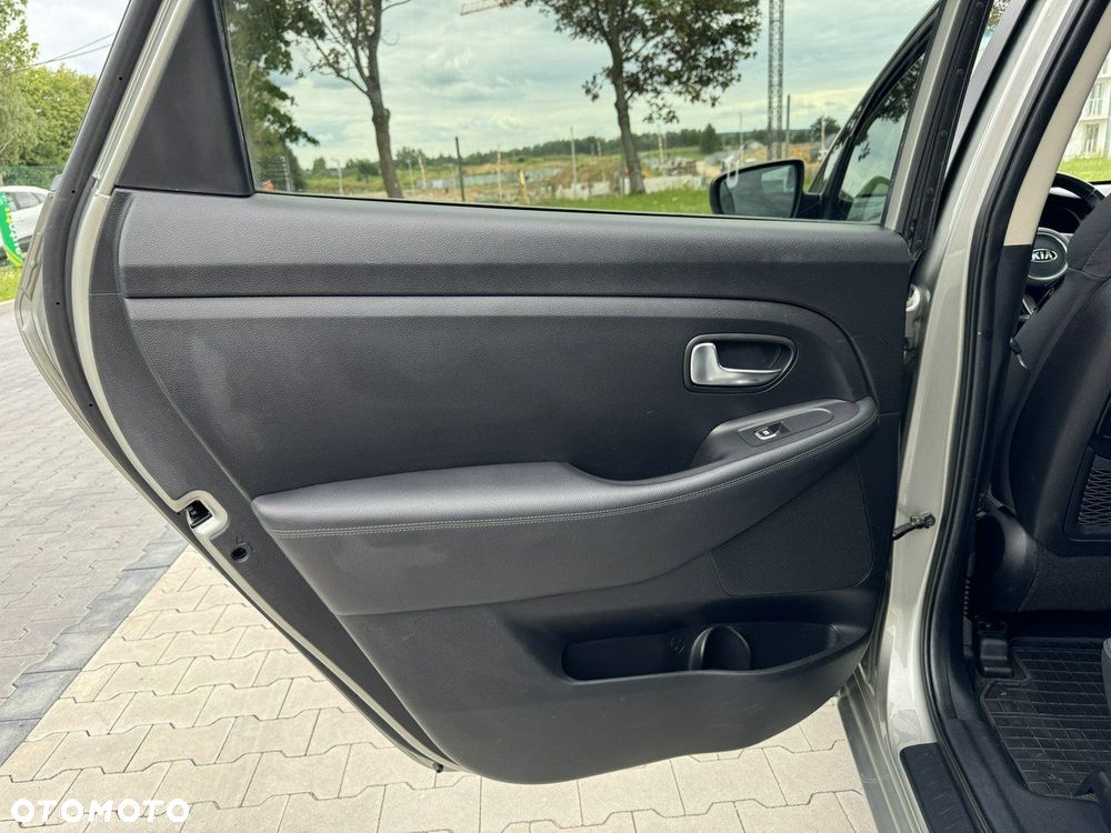 Kia Carens 1.7 CRDi Vision - 28