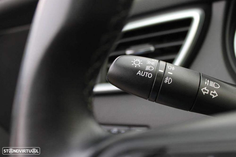 Nissan Qashqai 1.5 dCi N-Connecta J18+Led - 11