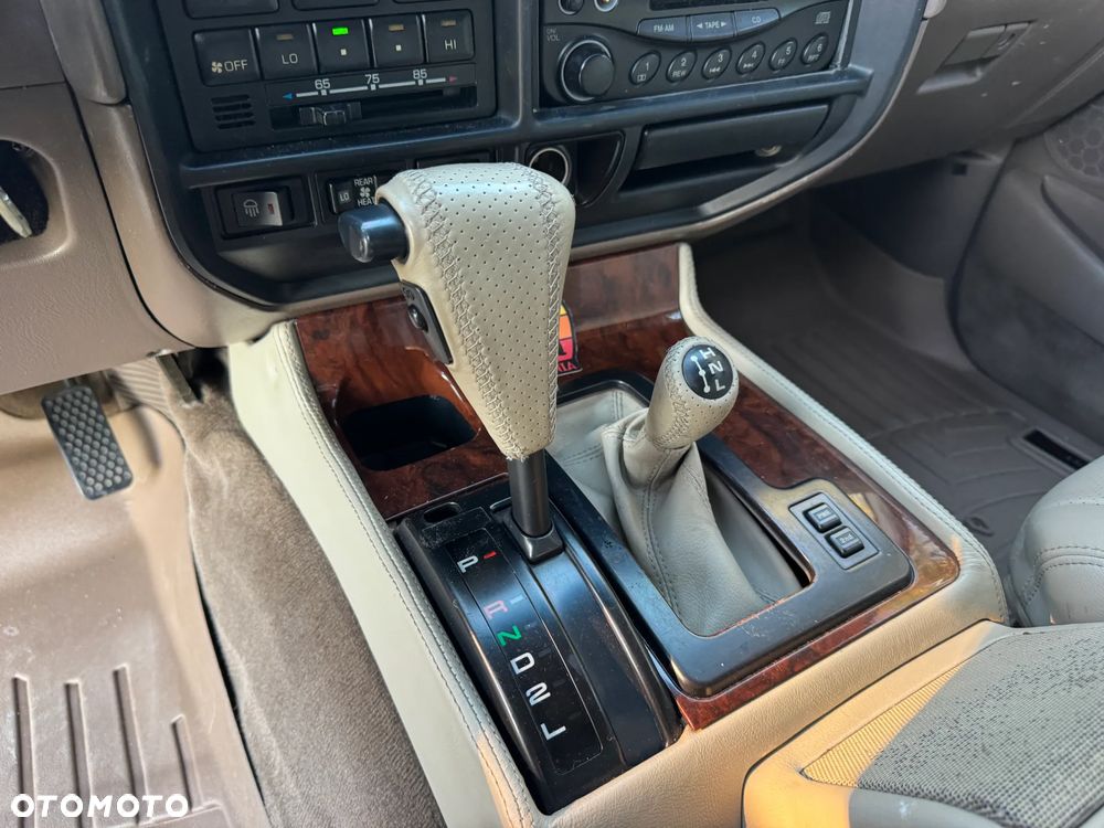 Lexus LX - 32