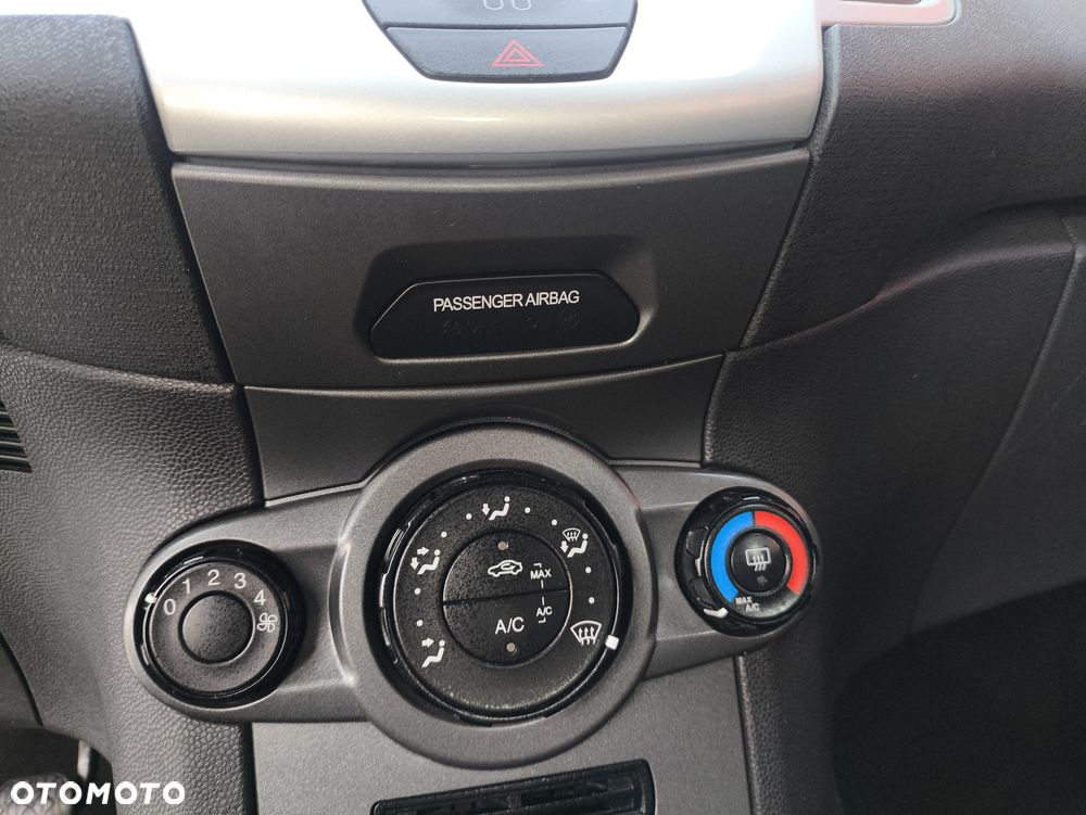 Ford Fiesta 1.5 TDCi Ambiente - 12