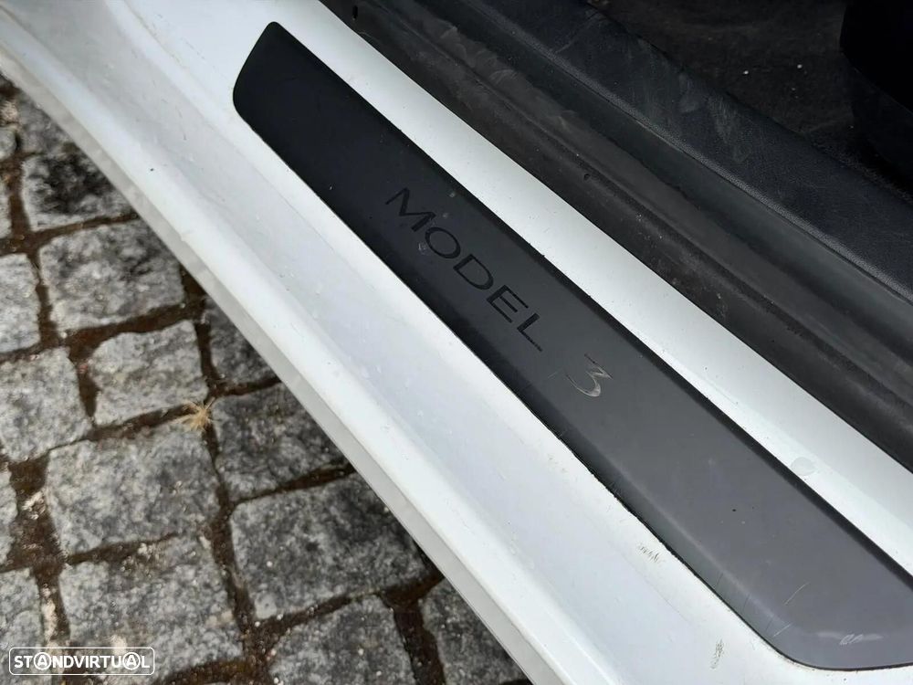 Tesla Model 3 Standard Range Plus RWD — fotografia 15