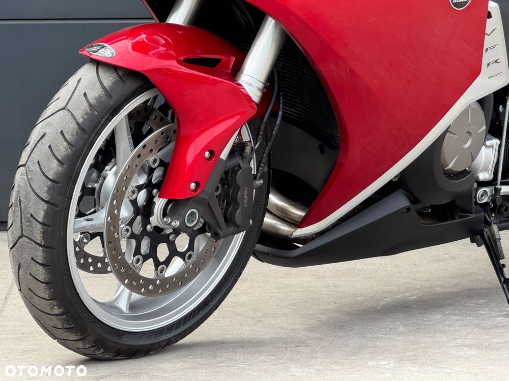 Honda VFR - 28
