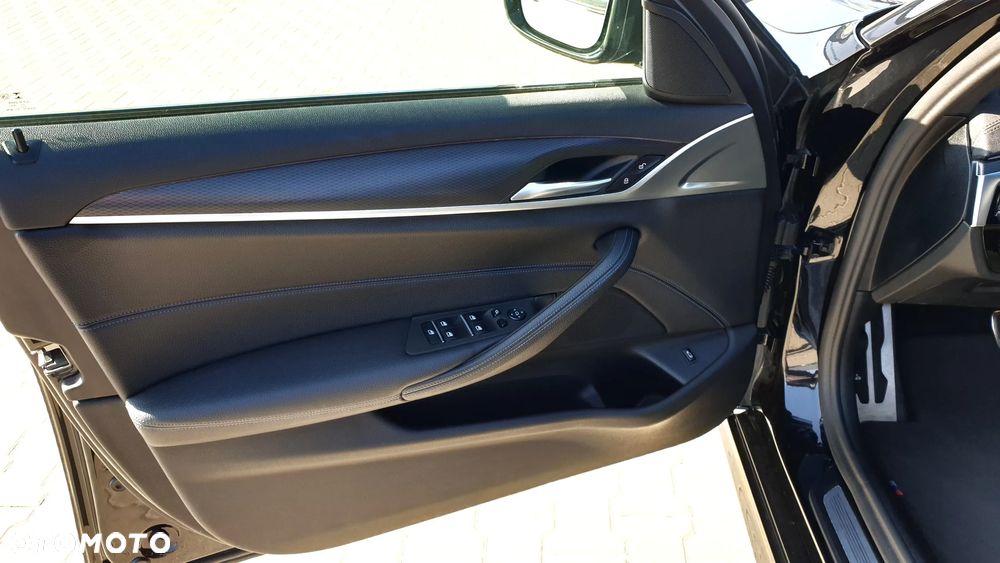 BMW Seria 5 520d xDrive M Sport sport - 11