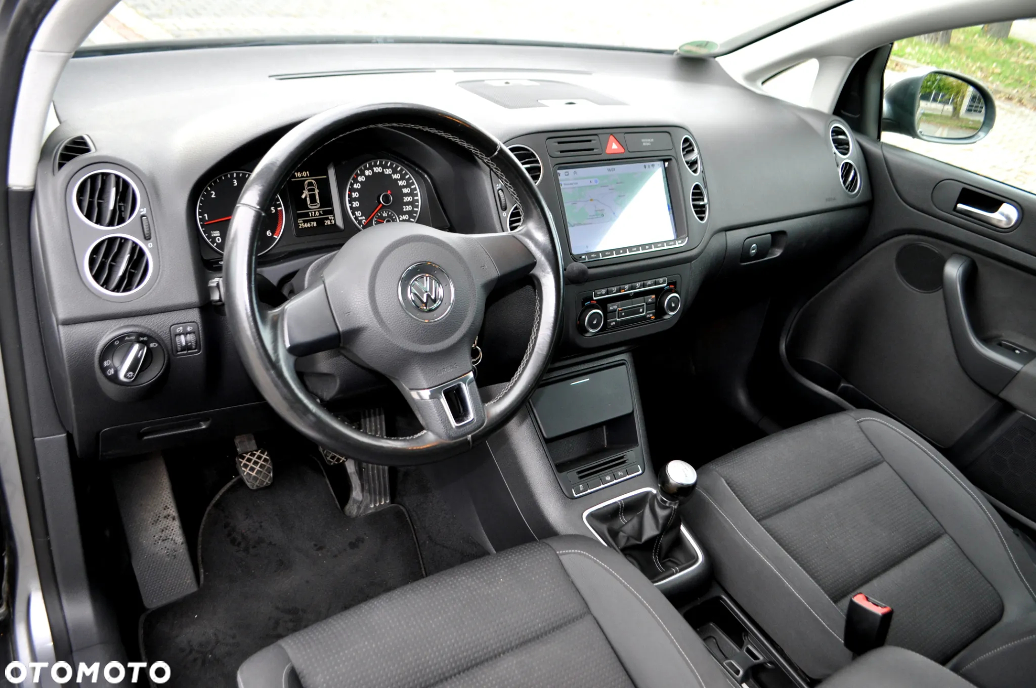Volkswagen Golf Plus 1.6 TDI Comfortline - 24