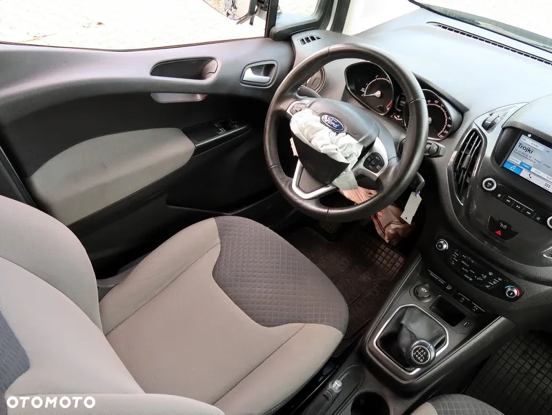 Ford Tourneo Courier 1.5 TDCi Titanium - 11