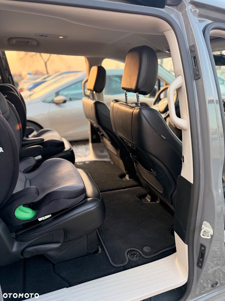 Chrysler Pacifica - 10