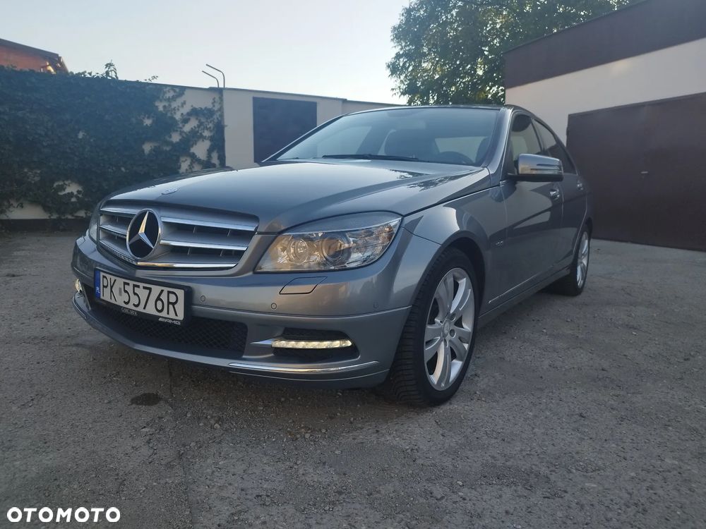 Mercedes-Benz Klasa C 180 CGI Automatik BlueEFFICIENCY Avantgarde - 2