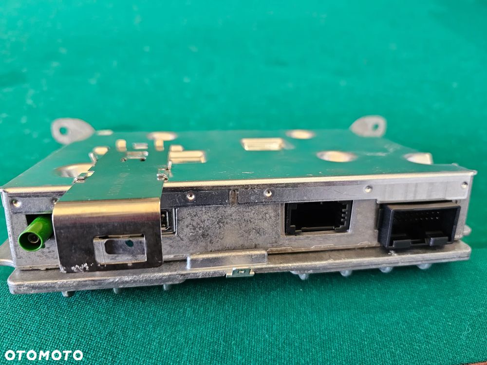 AUDI WZMACNIACZ AUDIO GŁOŚNIKÓW 8T0035462 - 3