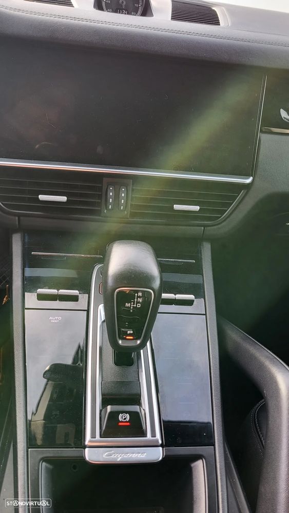 Porsche Cayenne S - 32