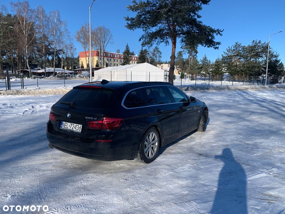 BMW Seria 5 520d xDrive - 17