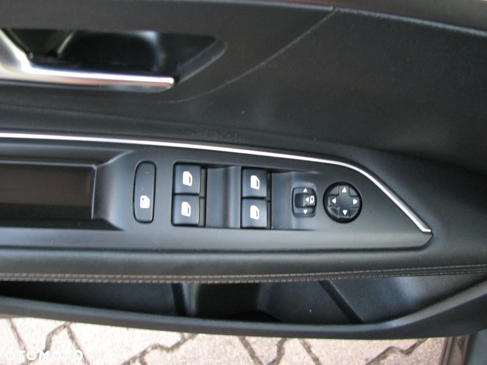 Peugeot 3008 1.5 BlueHDi Allure Pack S&S EAT8 - 32