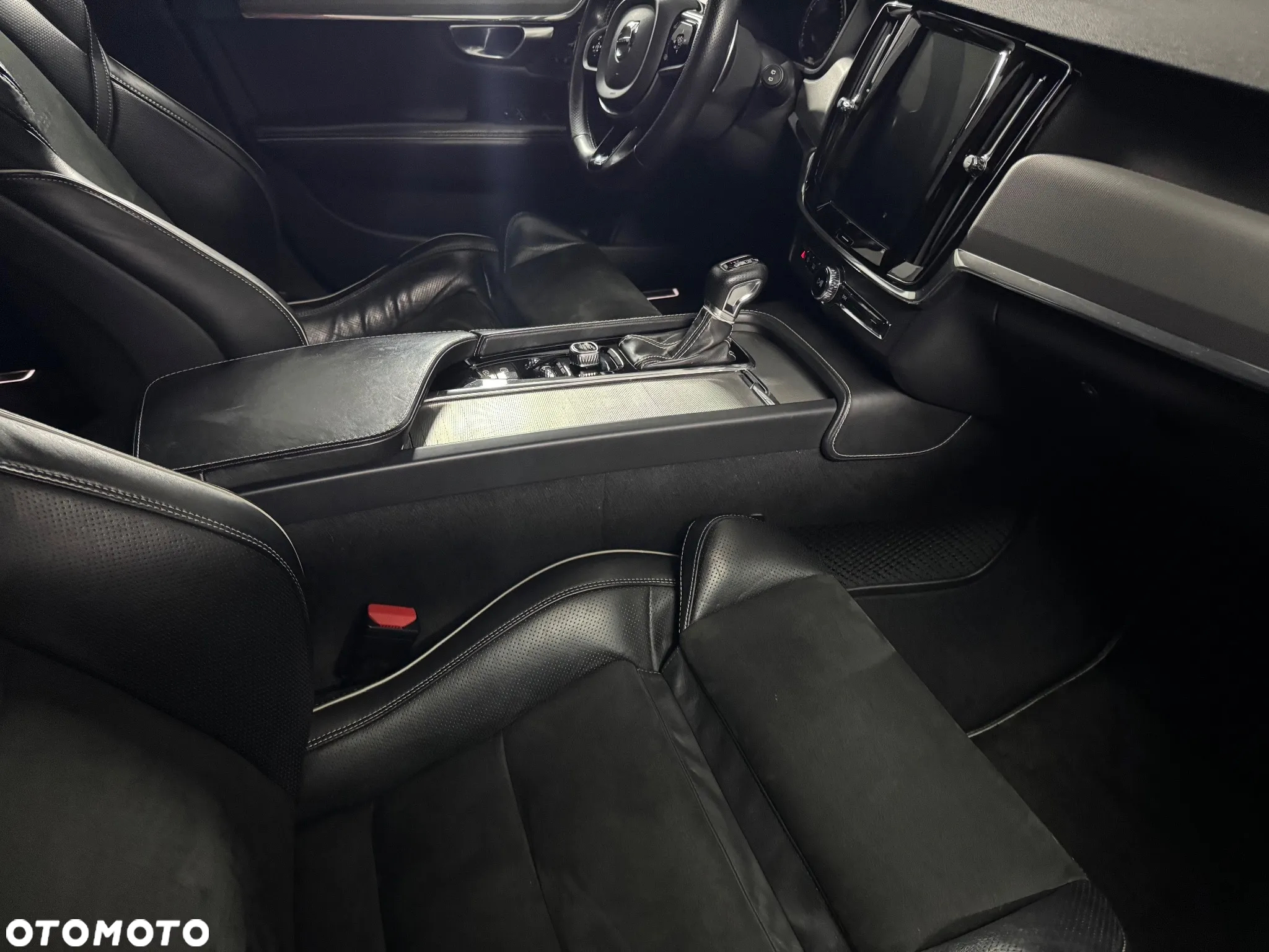 Volvo V90 D5 AWD R-Design - 16