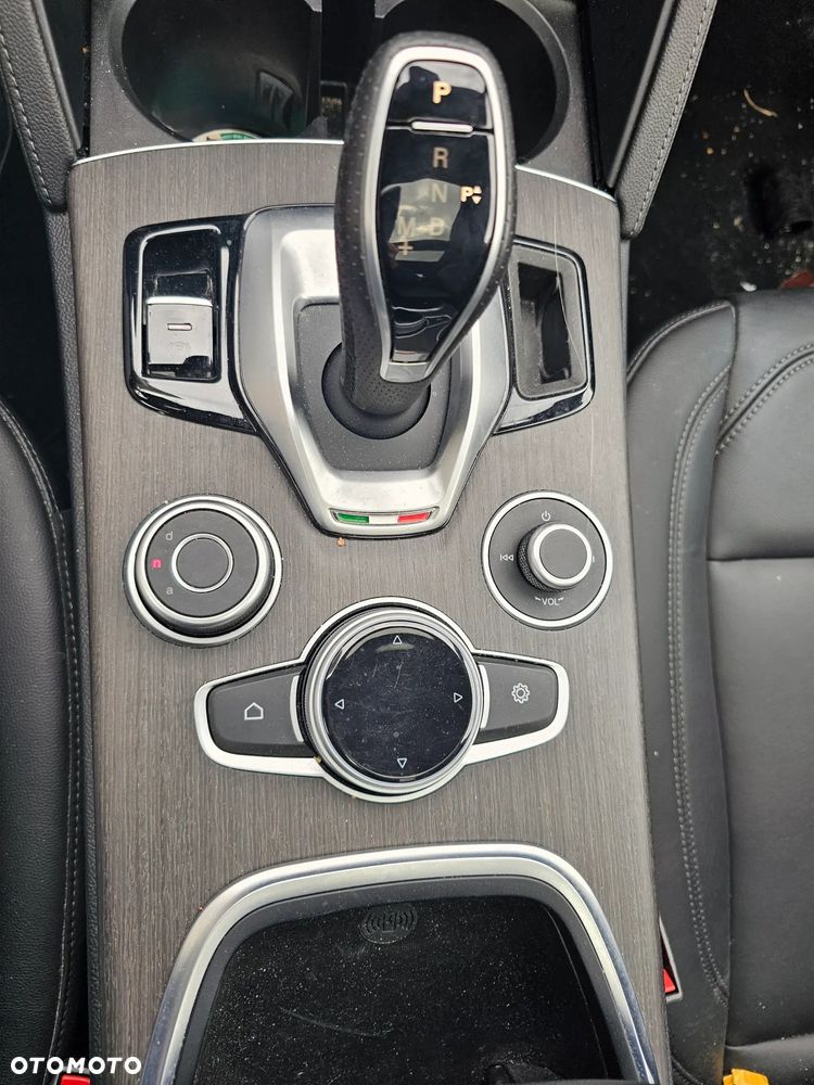 Alfa Romeo Stelvio 2.0 Turbo TI Q4 - 31