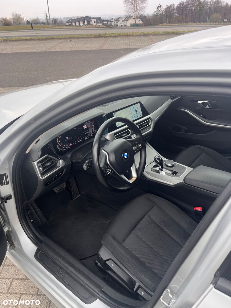 BMW Seria 3 320i xDrive Edition M Sport Shadow - 9