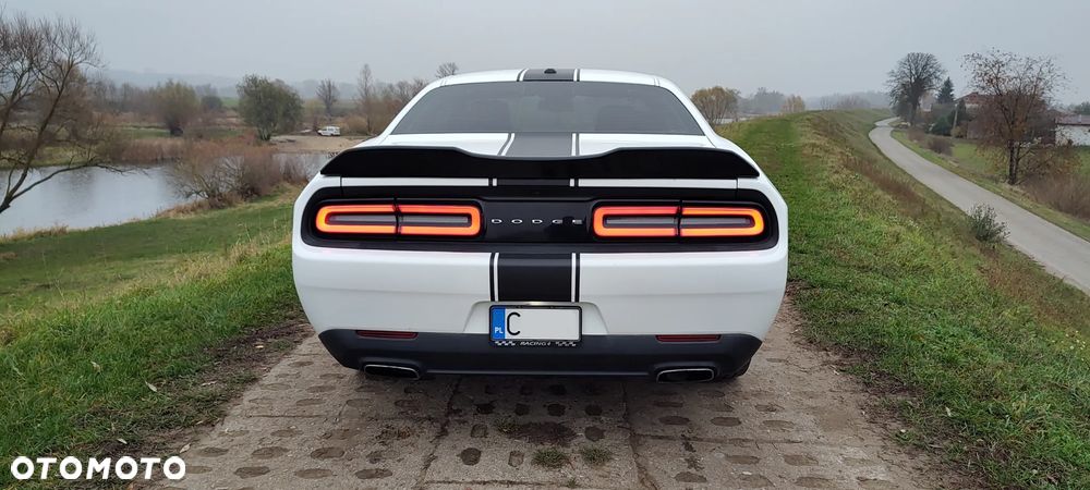 Dodge Challenger - 8