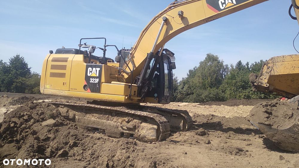 Caterpillar 323F - 2