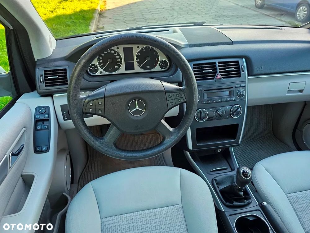 Mercedes-Benz Klasa B 200 Special Edition - 27