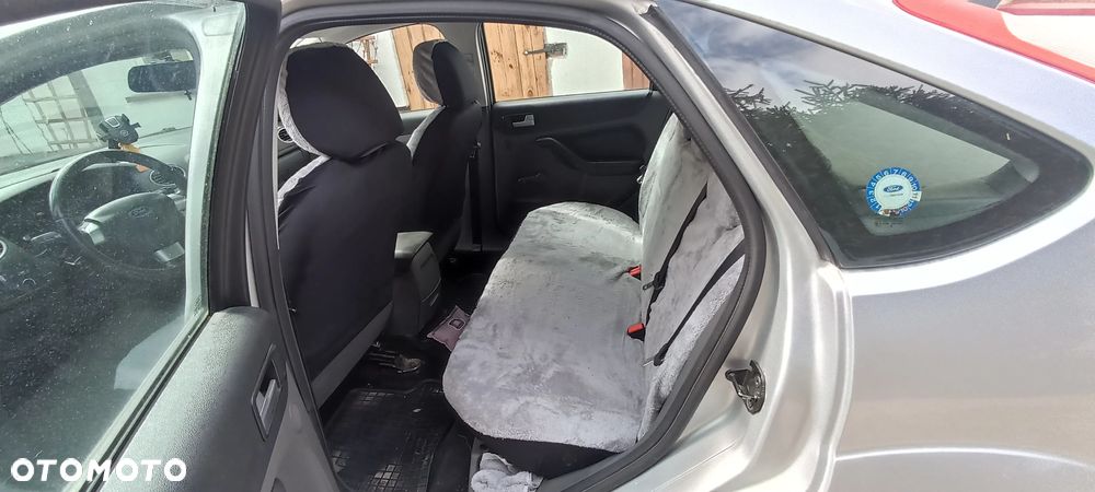 Ford Focus 1.6 TDCi DPF Ambiente - 10