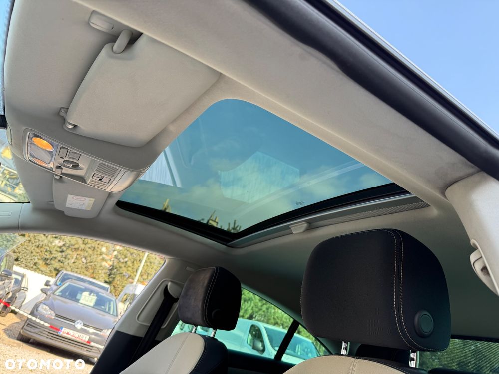 Volkswagen Passat CC - 32