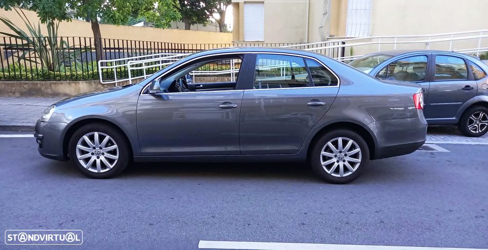 VW Jetta 1.9 TDi Confortline - 8