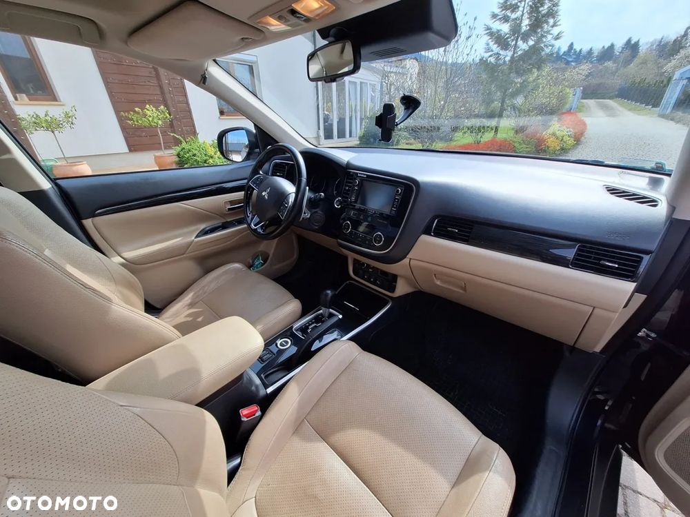 Mitsubishi Outlander 2.0 Instyle + 4WD CVT - 13