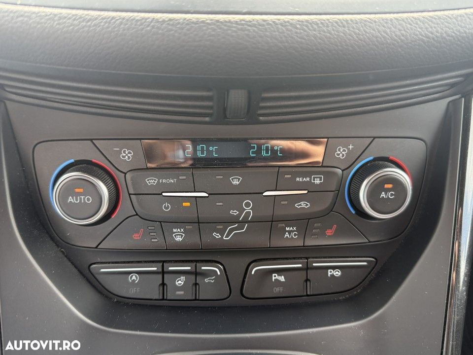Ford Kuga 2.0 TDCi 4WD Powershift ST-Line - 24