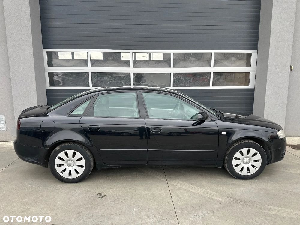 Audi A4 Limousine - 1