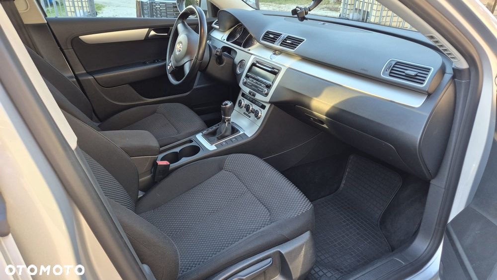 Volkswagen Passat 1.6 TDI Trendline - 11