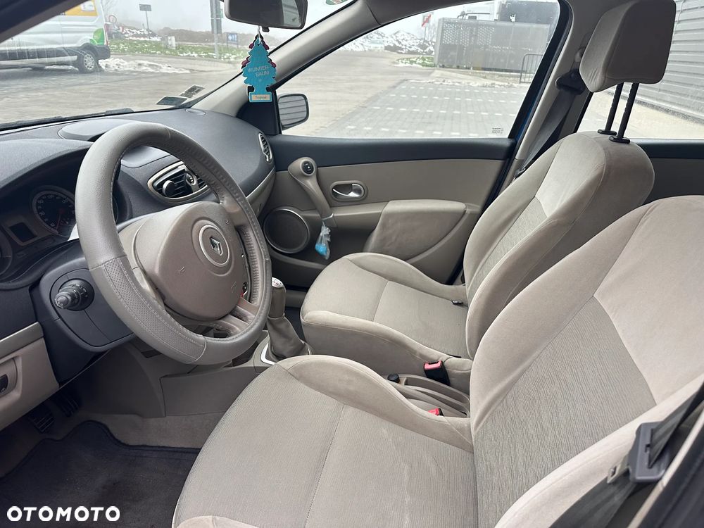 Renault Clio 1.6 Confort Privilege - 8