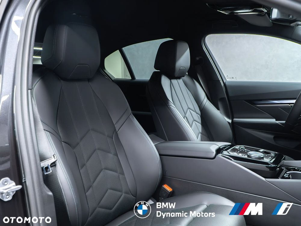 BMW Seria 5 520d xDrive - 23