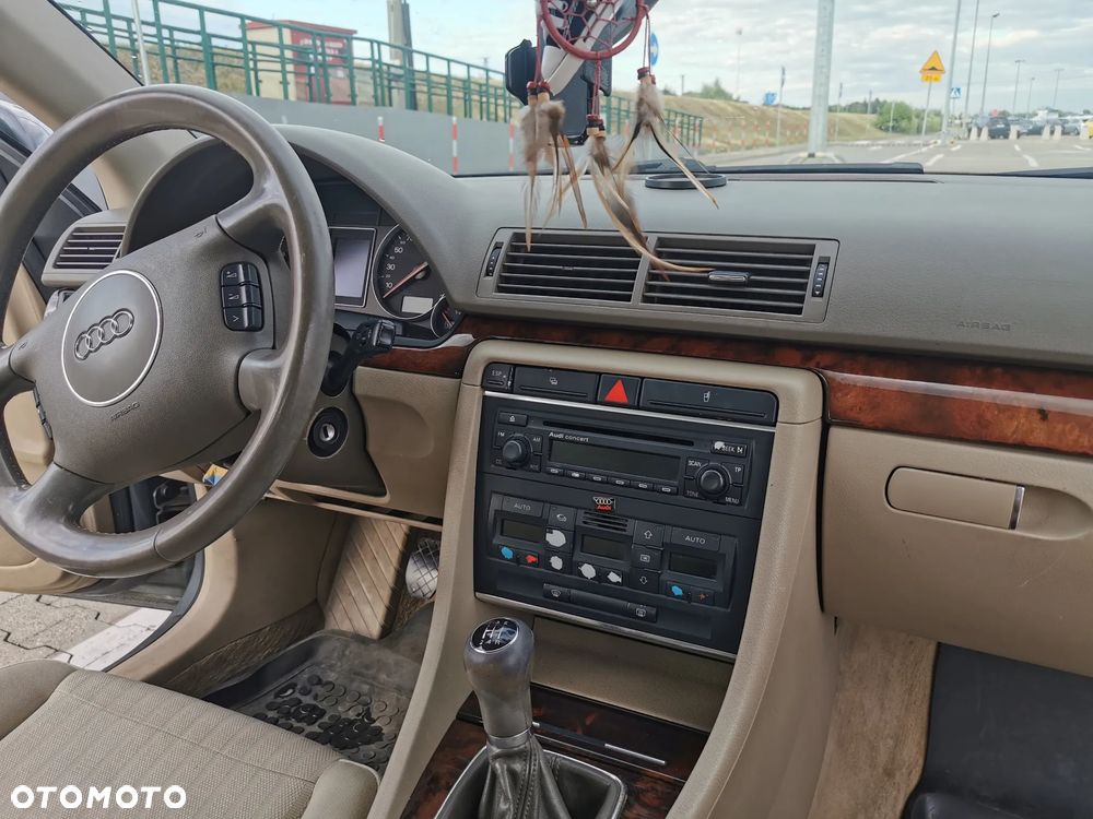 Audi A4 Limousine - 8