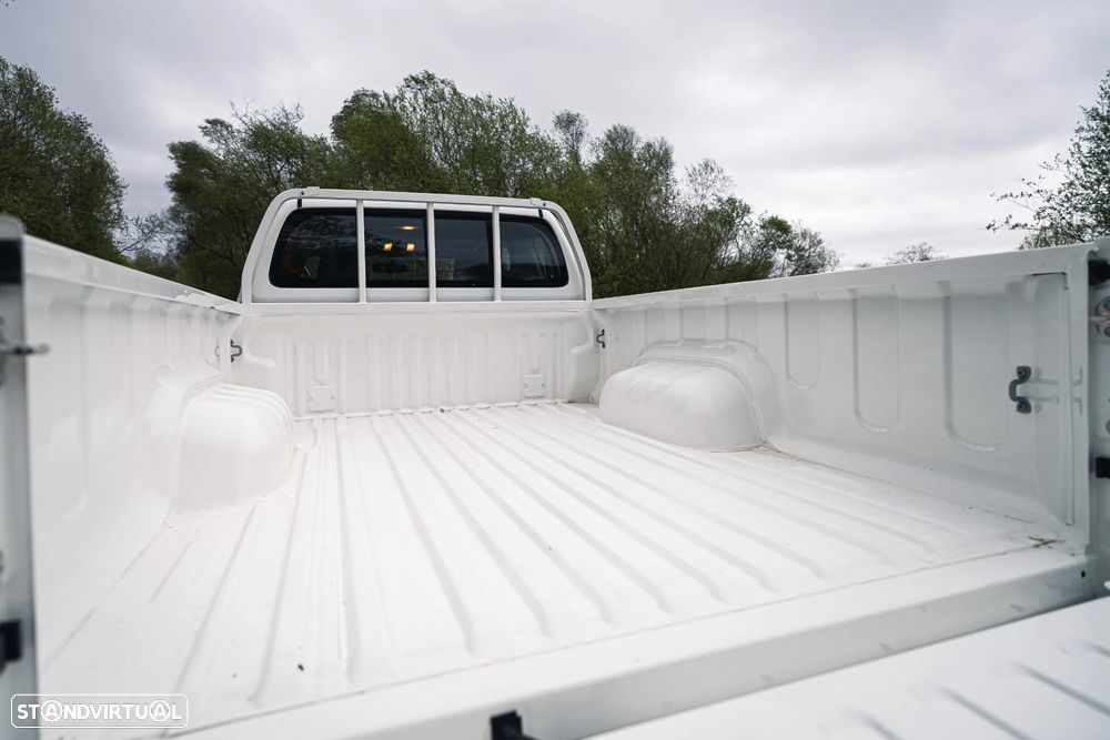 Toyota Hilux 2.4 D-4D 4WD CD CH - 28