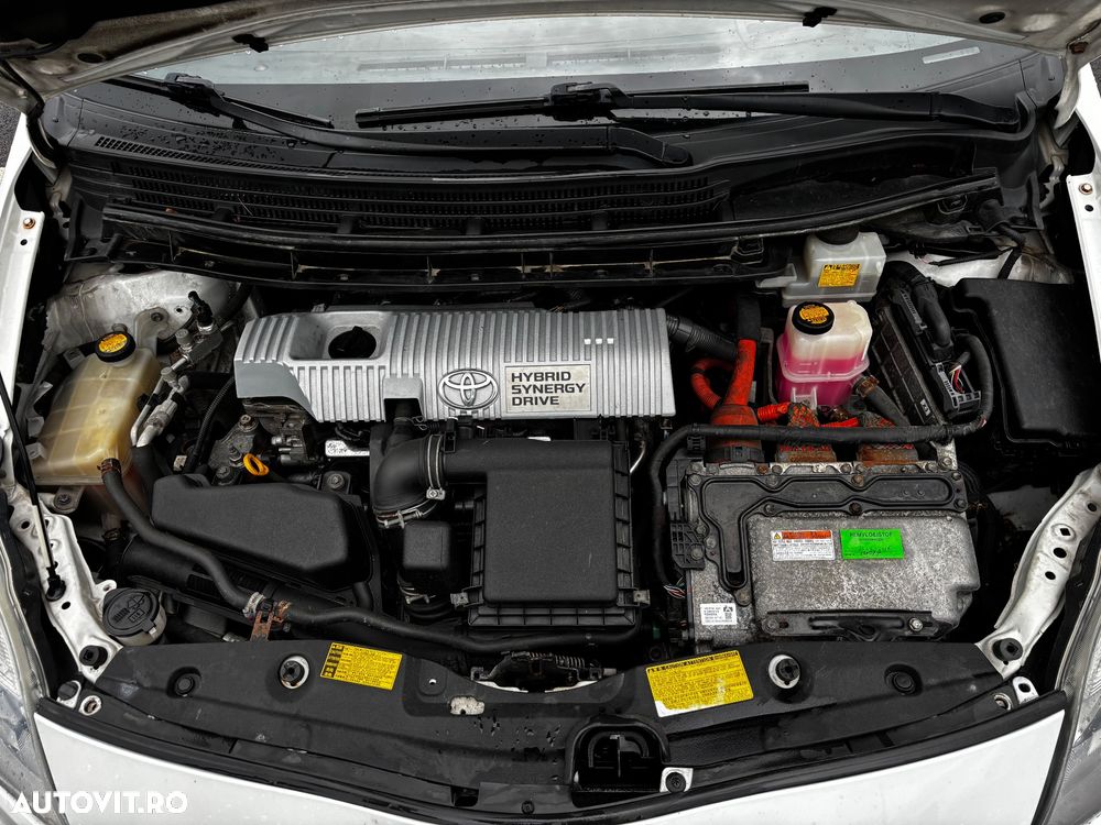 Toyota Prius (Hybrid) Sol - 23