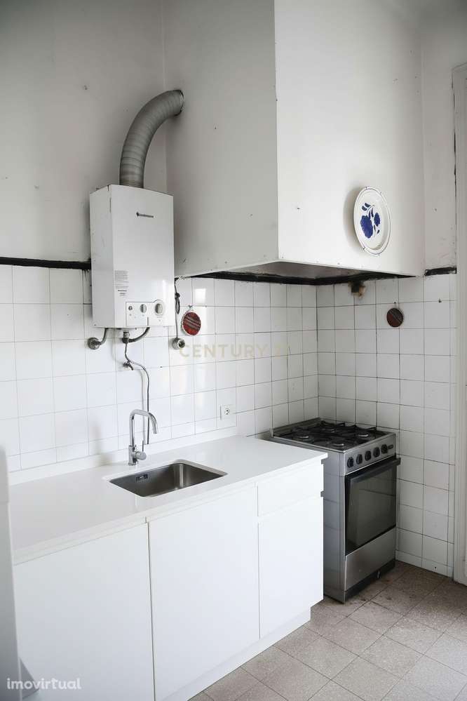 Moradia T4 com jardim em localização privilegiada, a minutos da praia - Grande imagem: 3/8