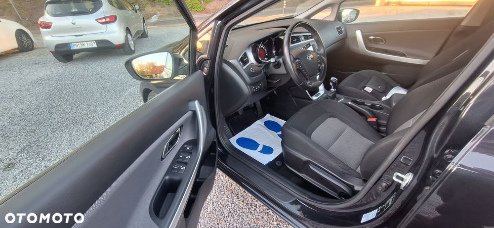 Kia Ceed 1.6 GDI Dream Team Edition - 12