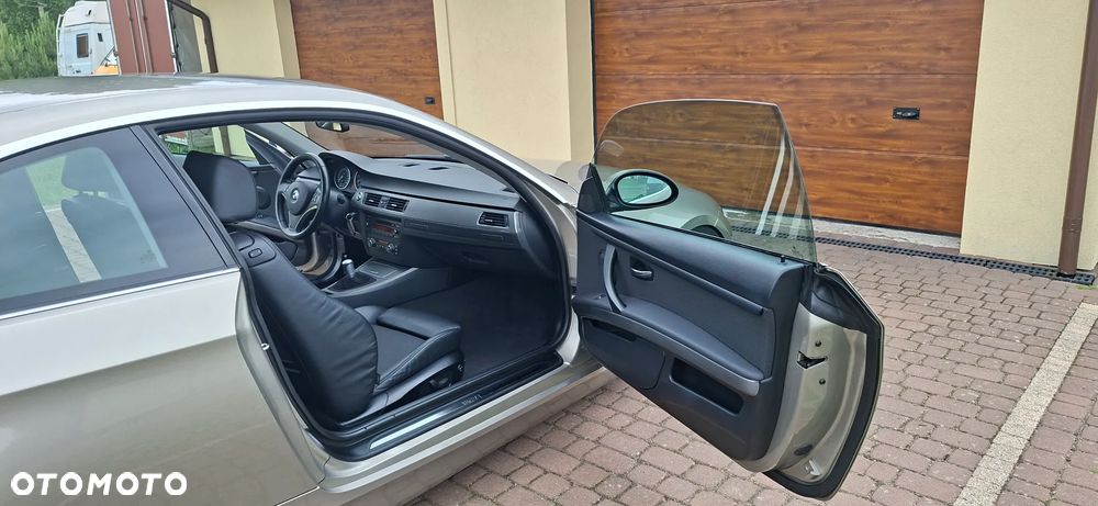 BMW Seria 3 325i - 30