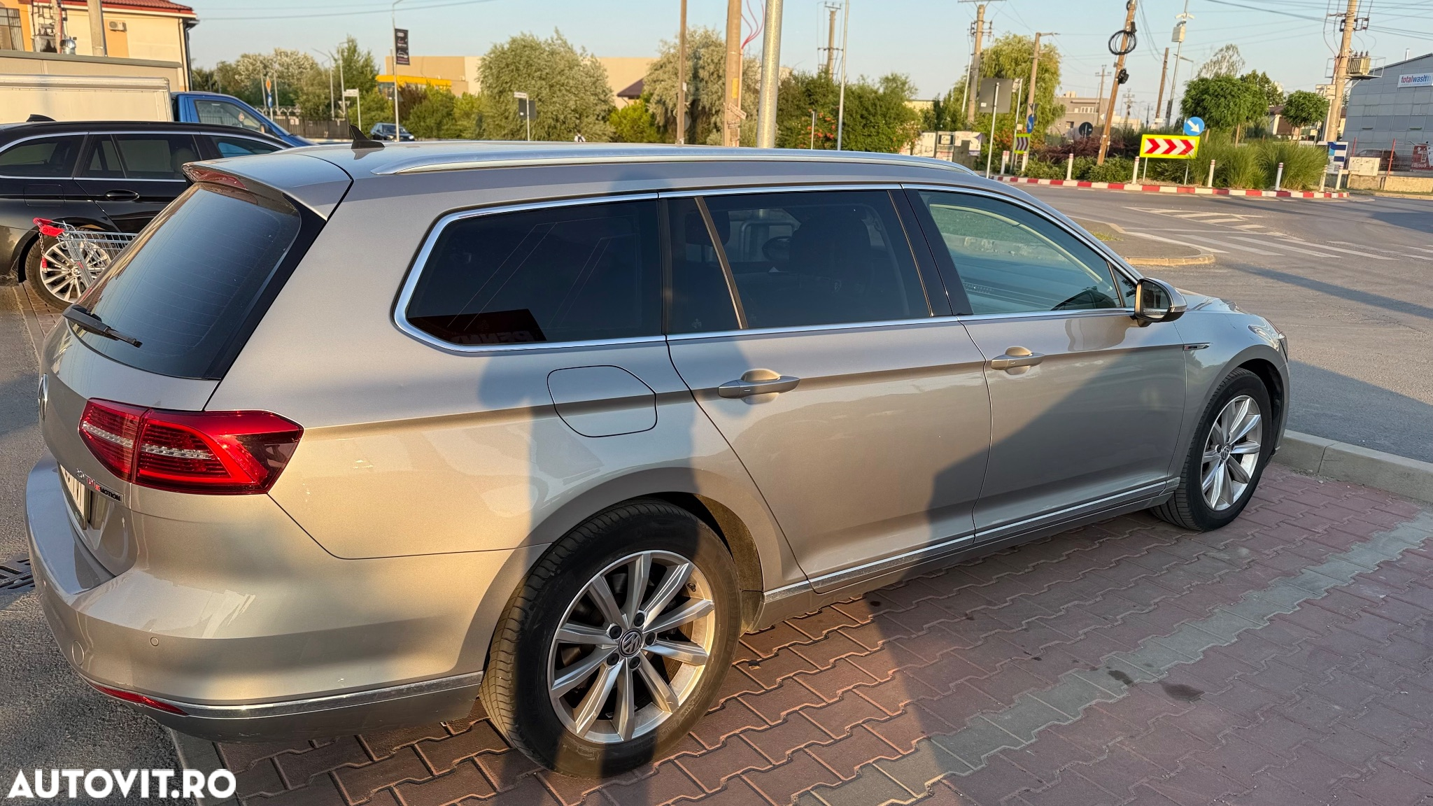 Volkswagen Passat Variant 2.0 TDI DSG 4Motion Highline - 3
