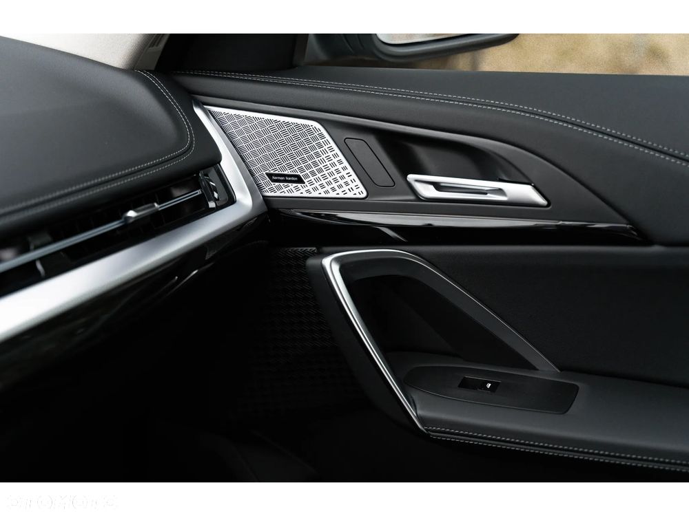 BMW iX1 xDrive30 66.5kWh xLine - 39