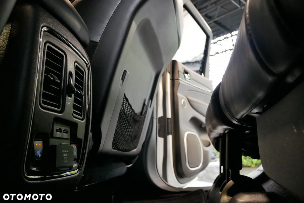 Jeep Grand Cherokee - 22